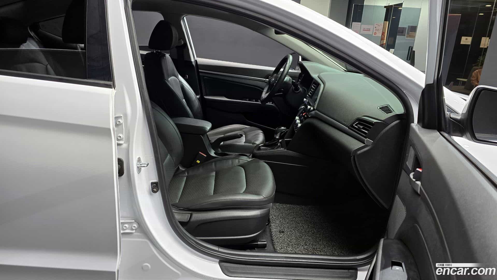 AVANTE Hyundai 2019.10-OPTION-015
