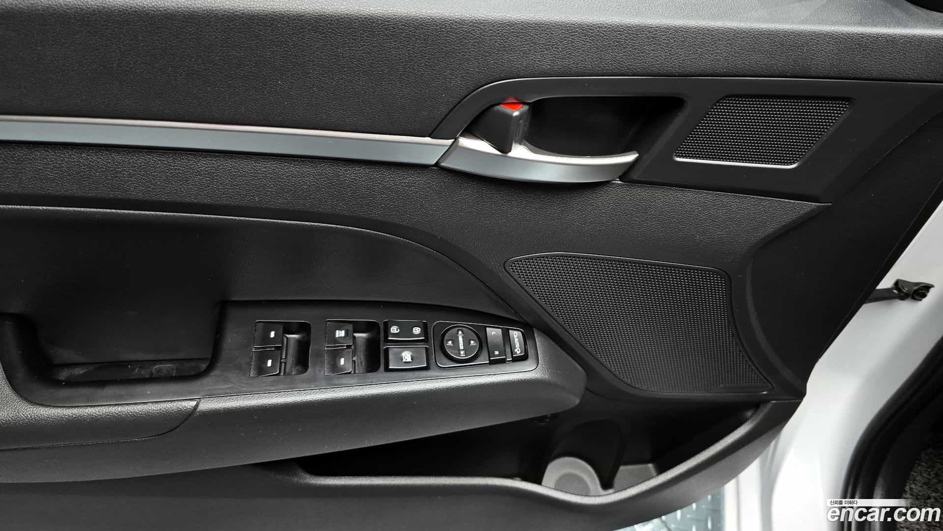 AVANTE Hyundai 2019.10-OPTION-021