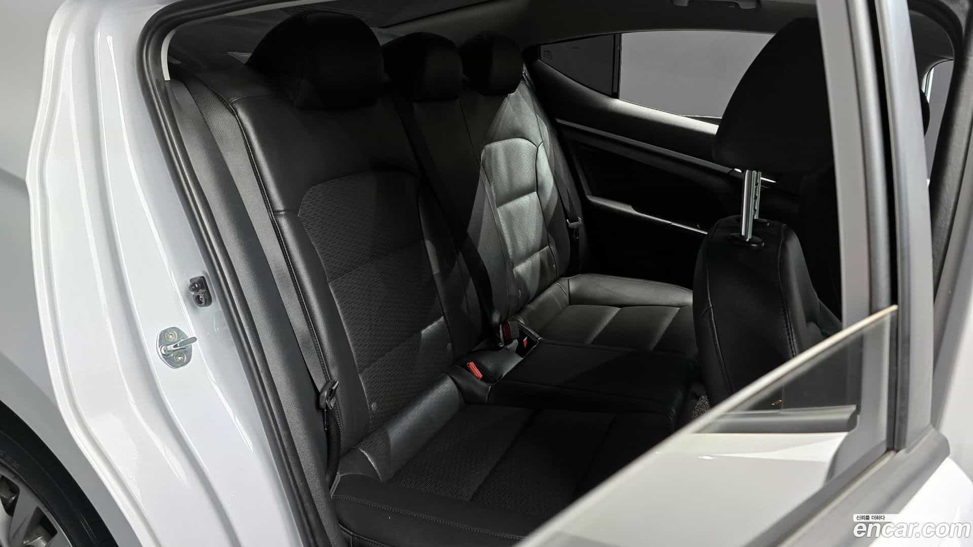 AVANTE Hyundai 2019.10-INNER-036