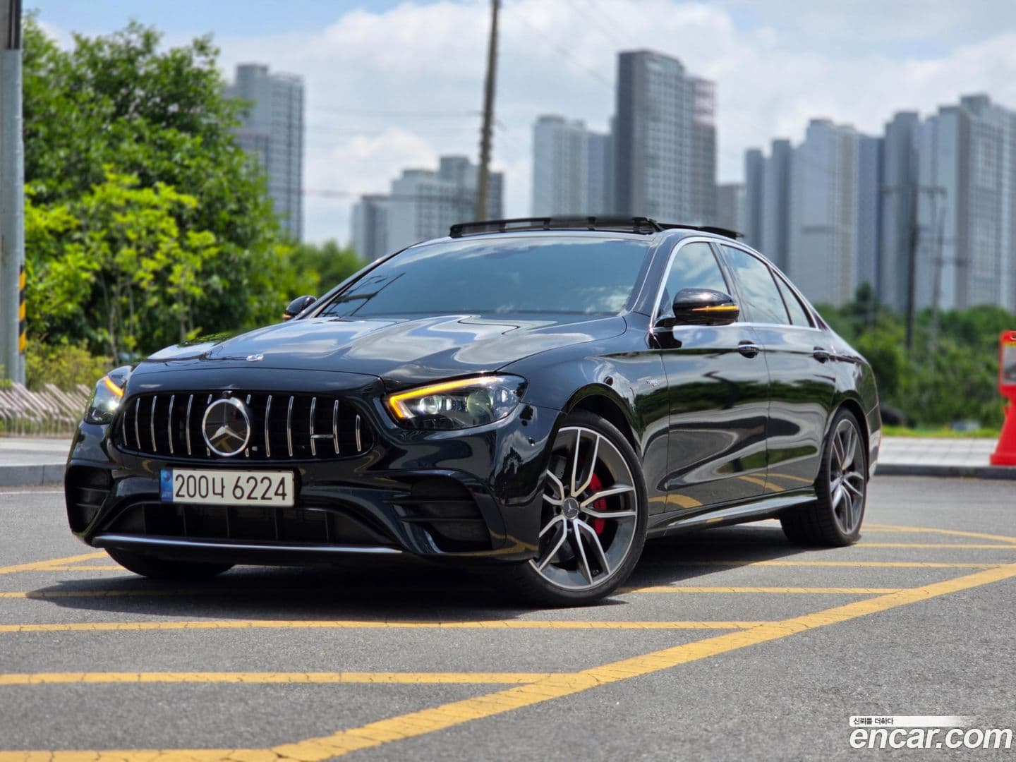 Main__Slider__Photo:E-Class Mercedes-Benz 2022.8-0