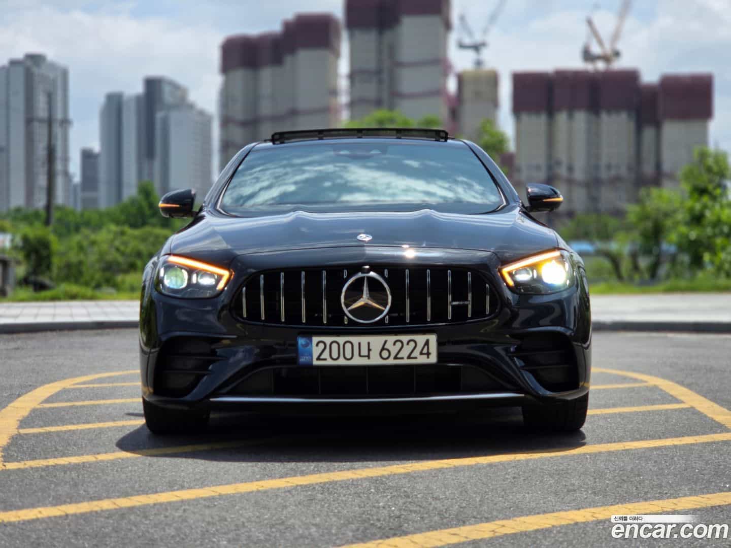E-Class Mercedes-Benz 2022.8-OUTER-002
