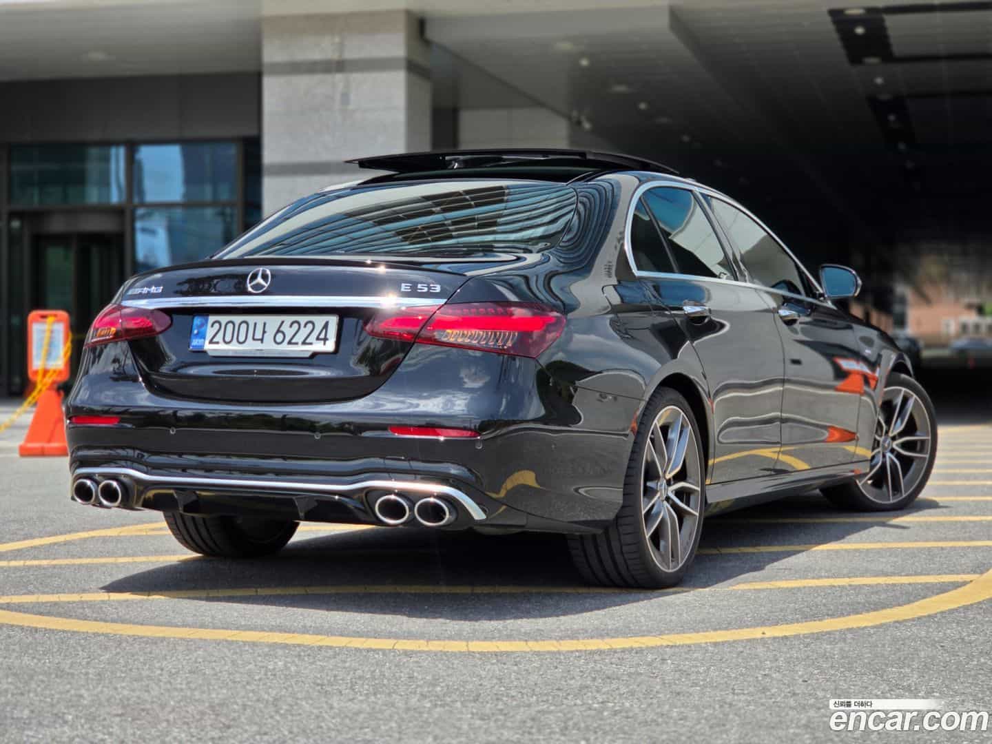 E-Class Mercedes-Benz 2022.8-OUTER-004