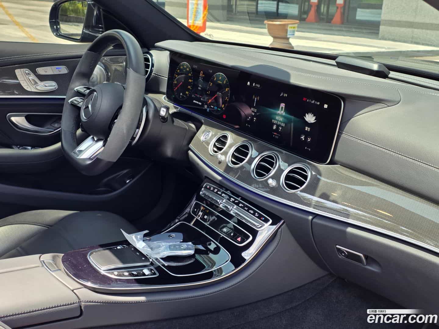 E-Class Mercedes-Benz 2022.8-INNER-008