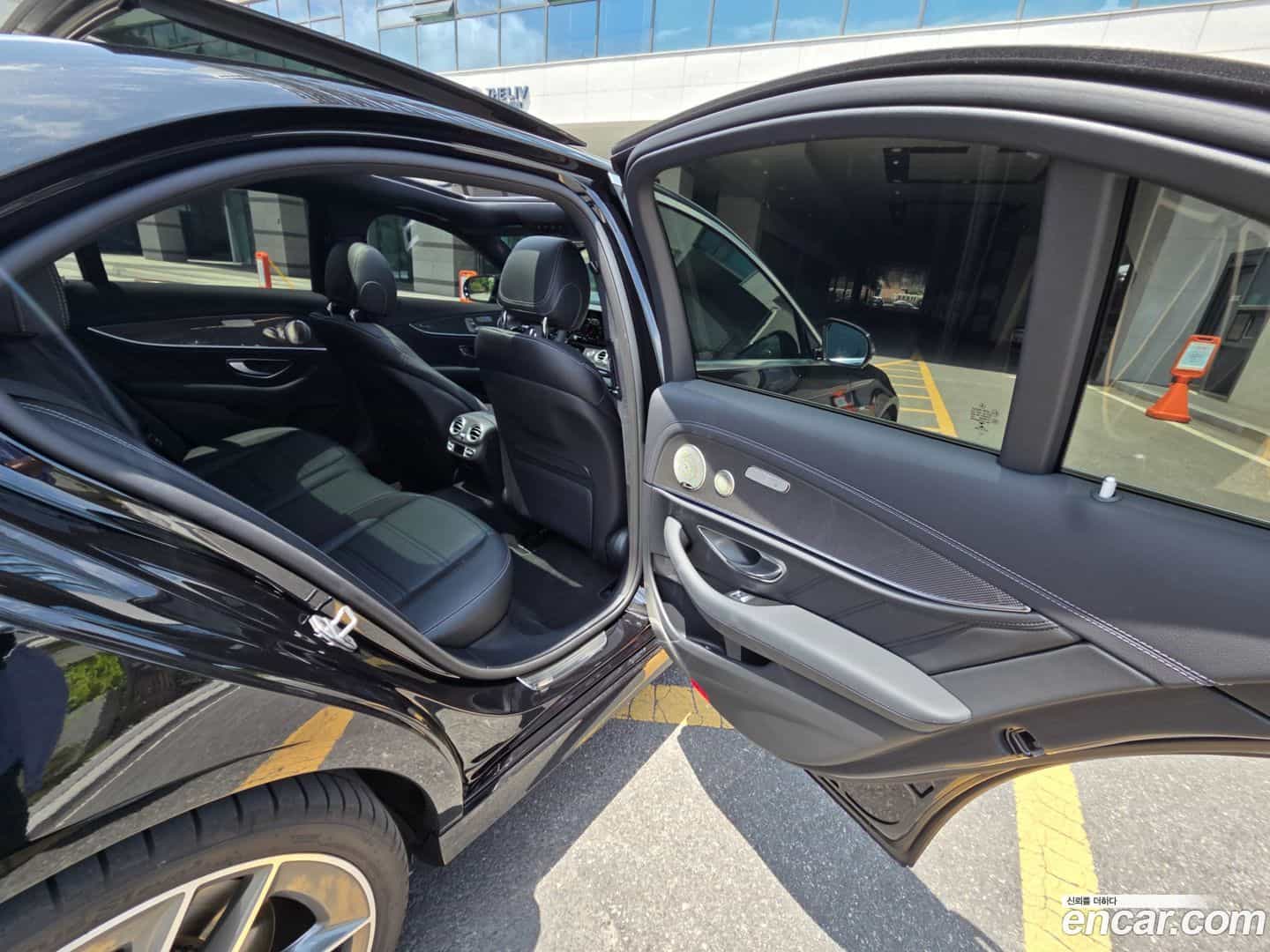 E-Class Mercedes-Benz 2022.8-OPTION-022