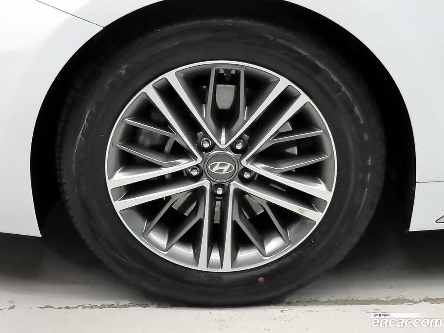 Grandeur Hyundai 2018.3-OPTION-024