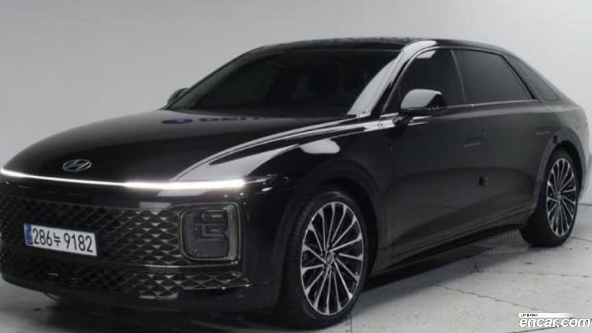 Main__Slider__Photo:Grandeur Hyundai 2023.3-0