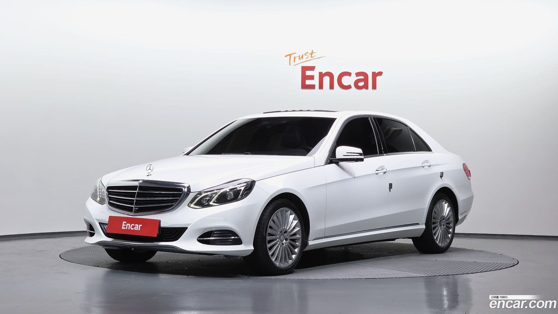 Main__Slider__Photo:E-Class Mercedes-Benz 2015.6-0