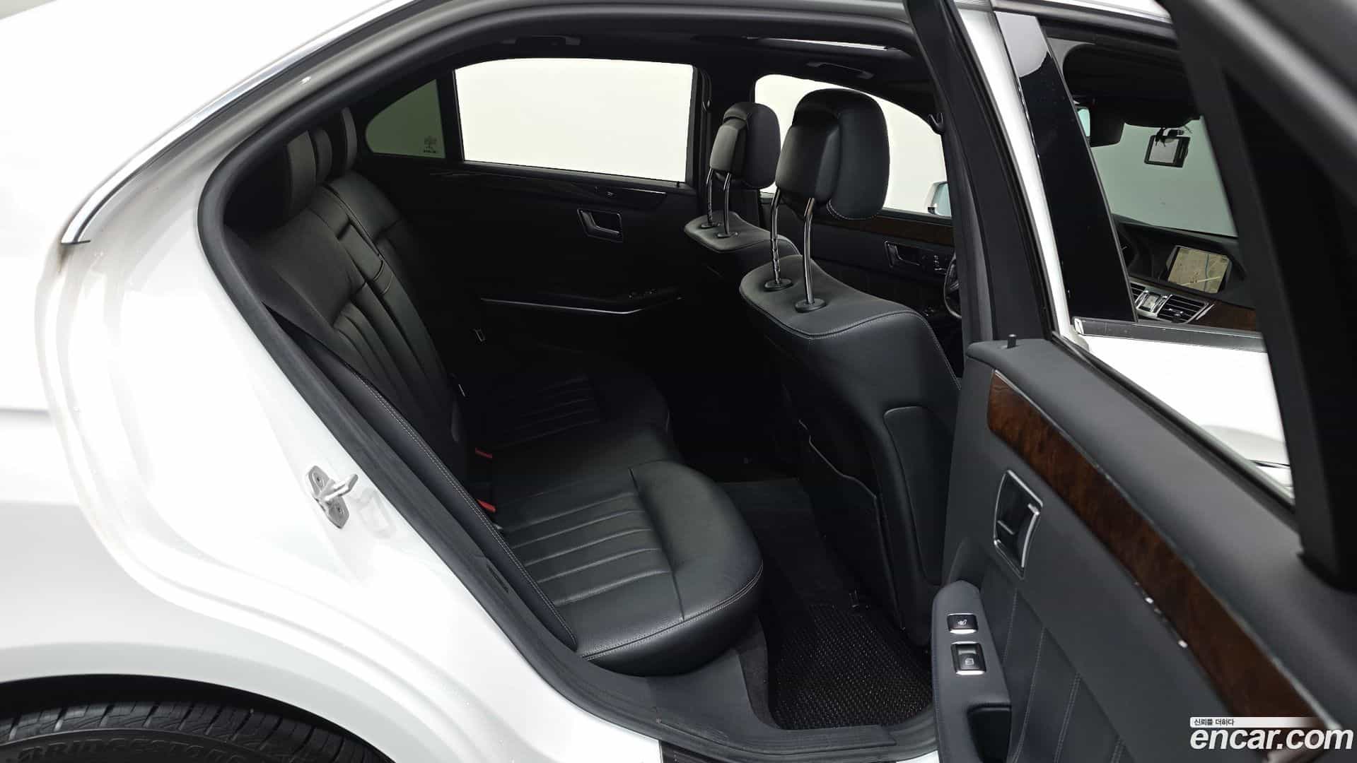 E-Class Mercedes-Benz 2015.6-OPTION-016