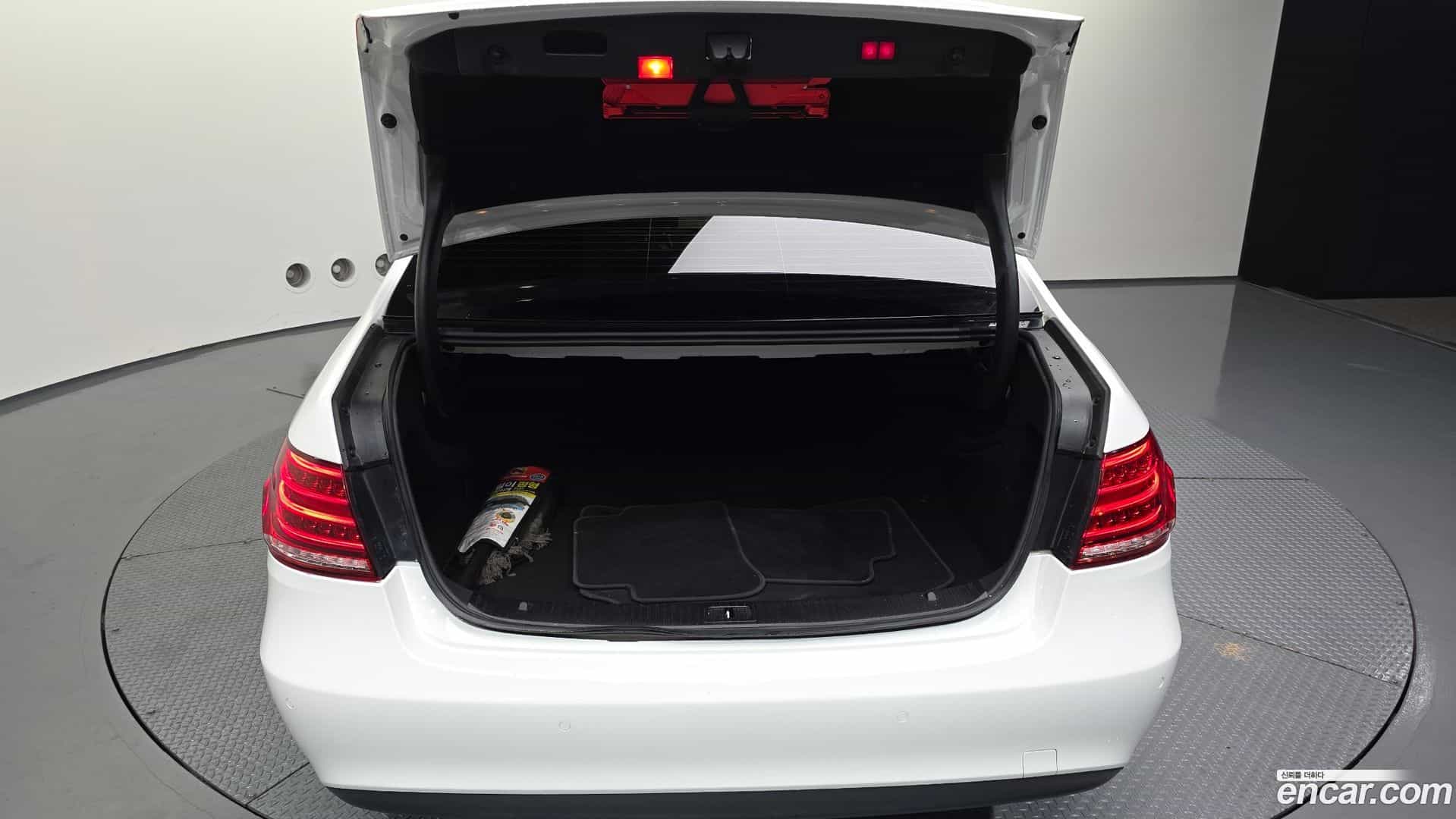 E-Class Mercedes-Benz 2015.6-OPTION-024