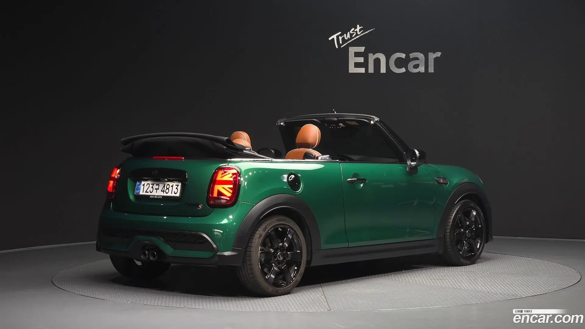 Main__Slider__Photo:Cooper Convertible Mini 2022.11-1