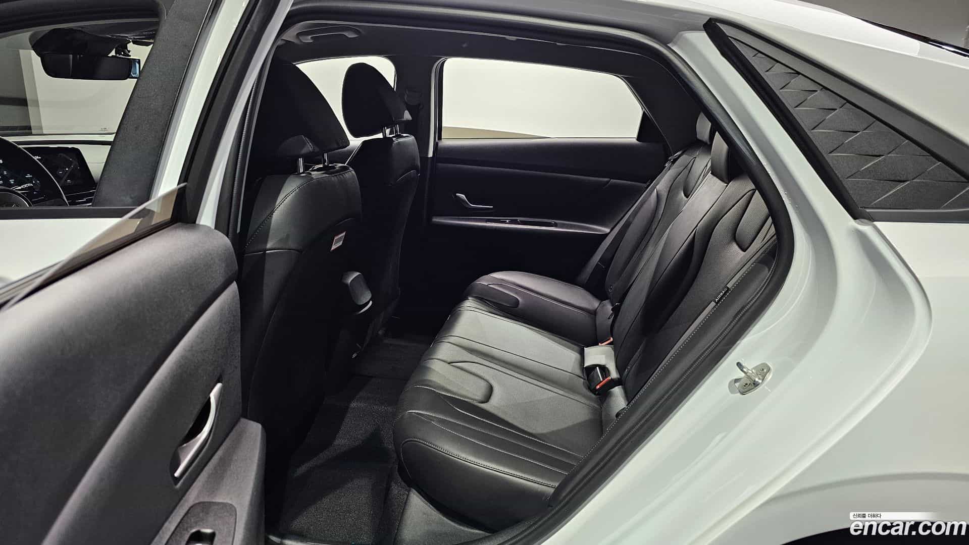 AVANTE Hyundai 2023.9-OPTION-015