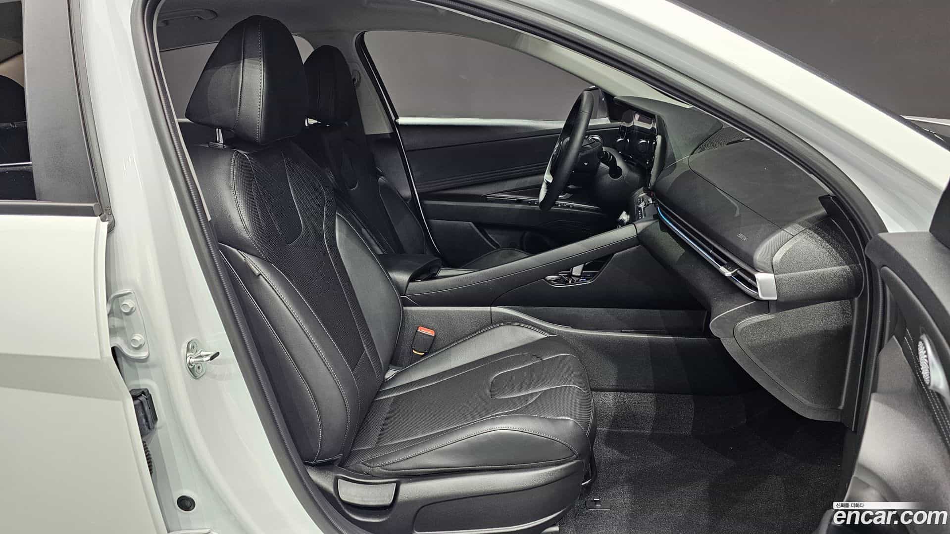 AVANTE Hyundai 2023.9-OPTION-016