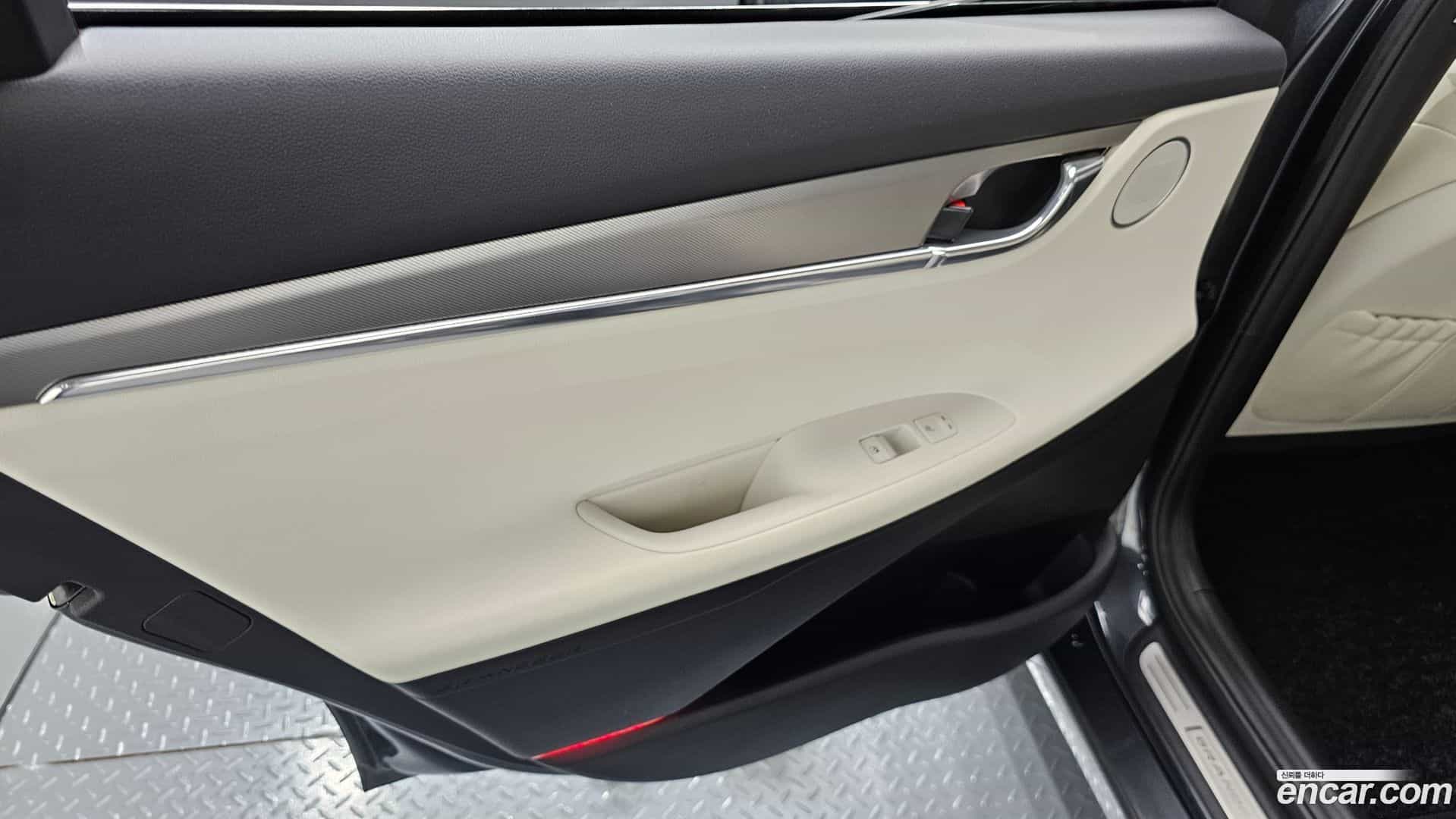 Grandeur Hyundai 2022.3-INNER-035