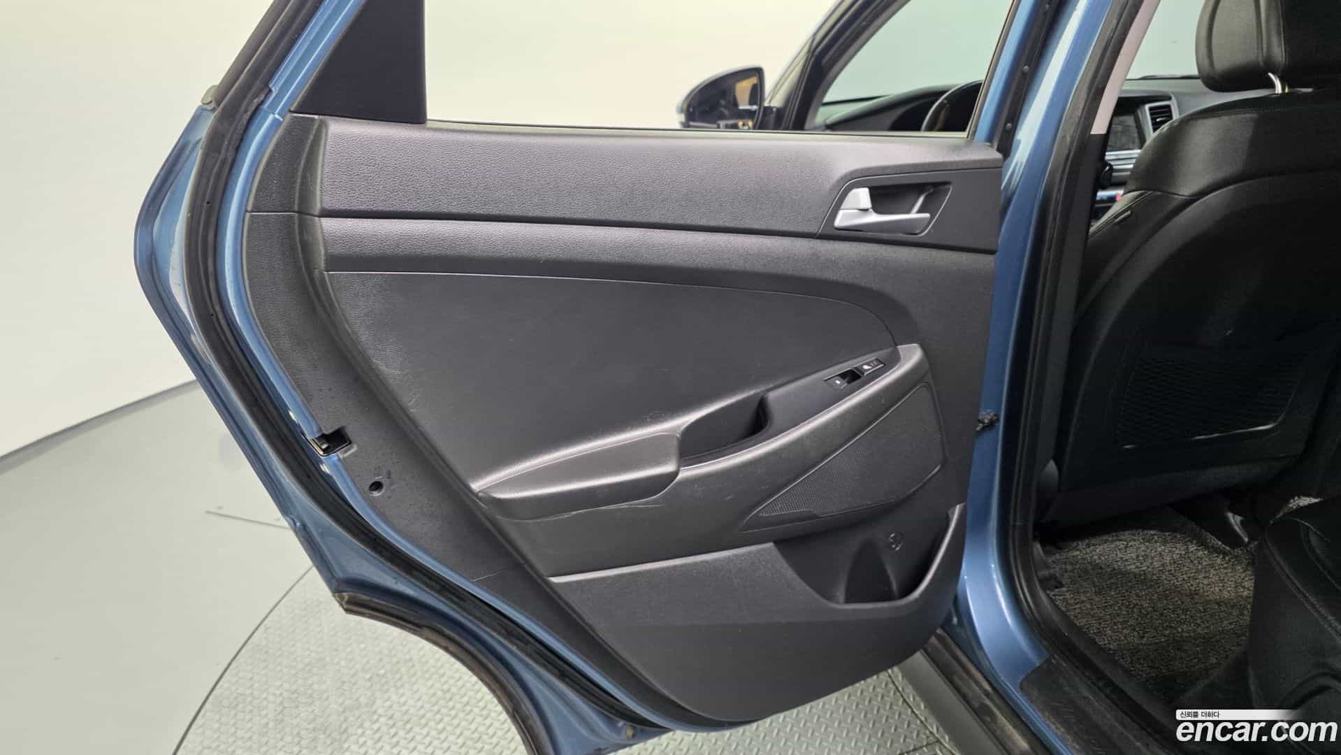 Tucson Hyundai 2016.5-INNER-035
