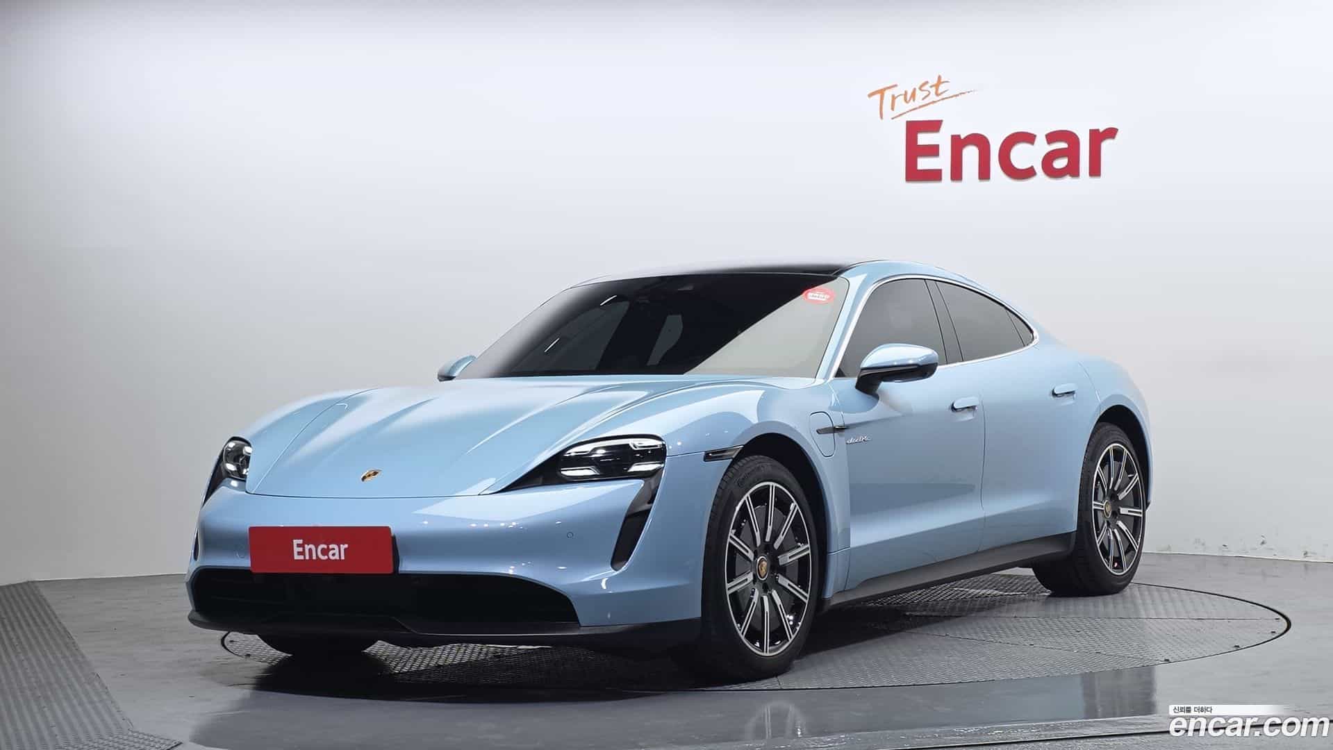 Taycan Porsche 2020.10-OUTER-001