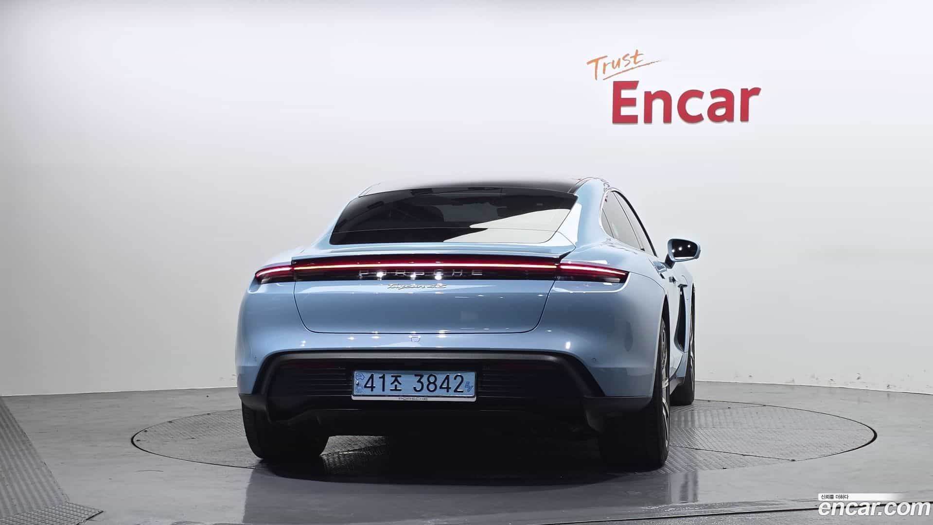 Taycan Porsche 2020.10-OUTER-004