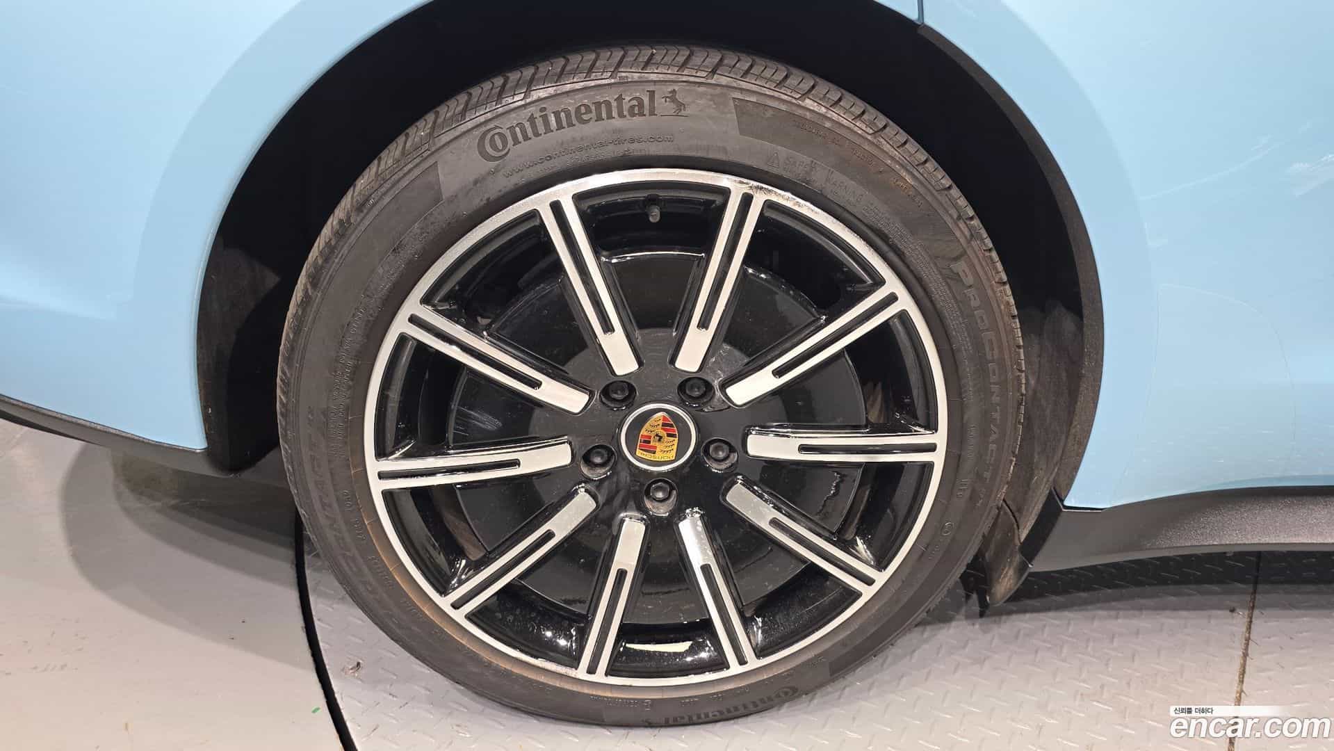 Taycan Porsche 2020.10-OUTER-005