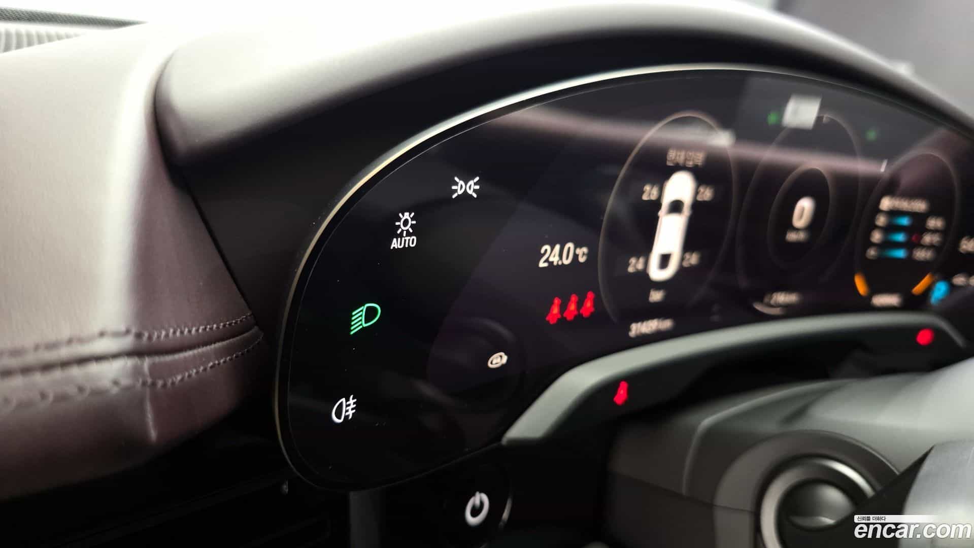 Taycan Porsche 2020.10-OPTION-042