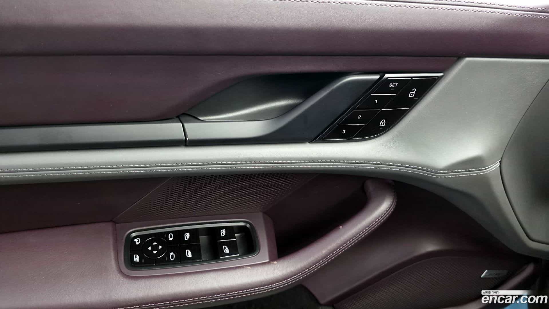 Taycan Porsche 2020.10-OPTION-046
