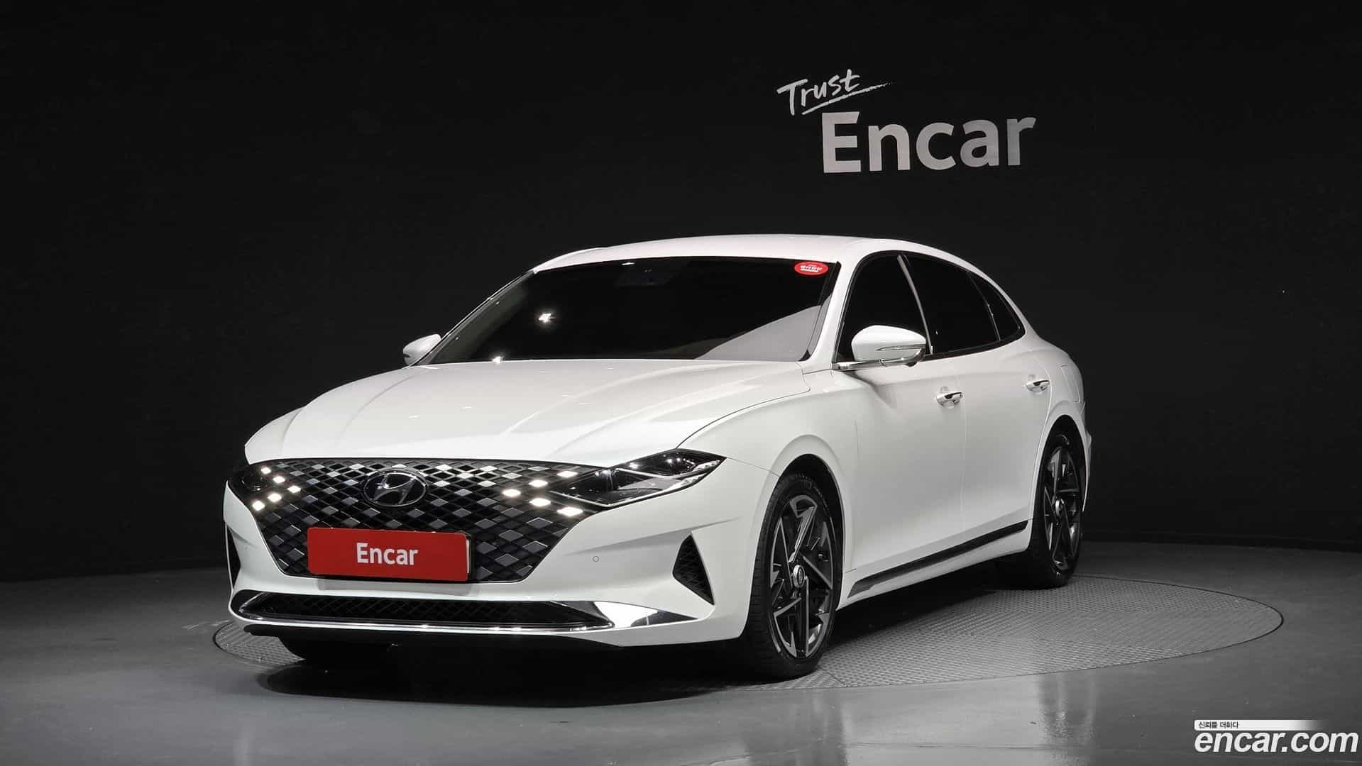 Grandeur Hyundai 2022.1-OUTER-001