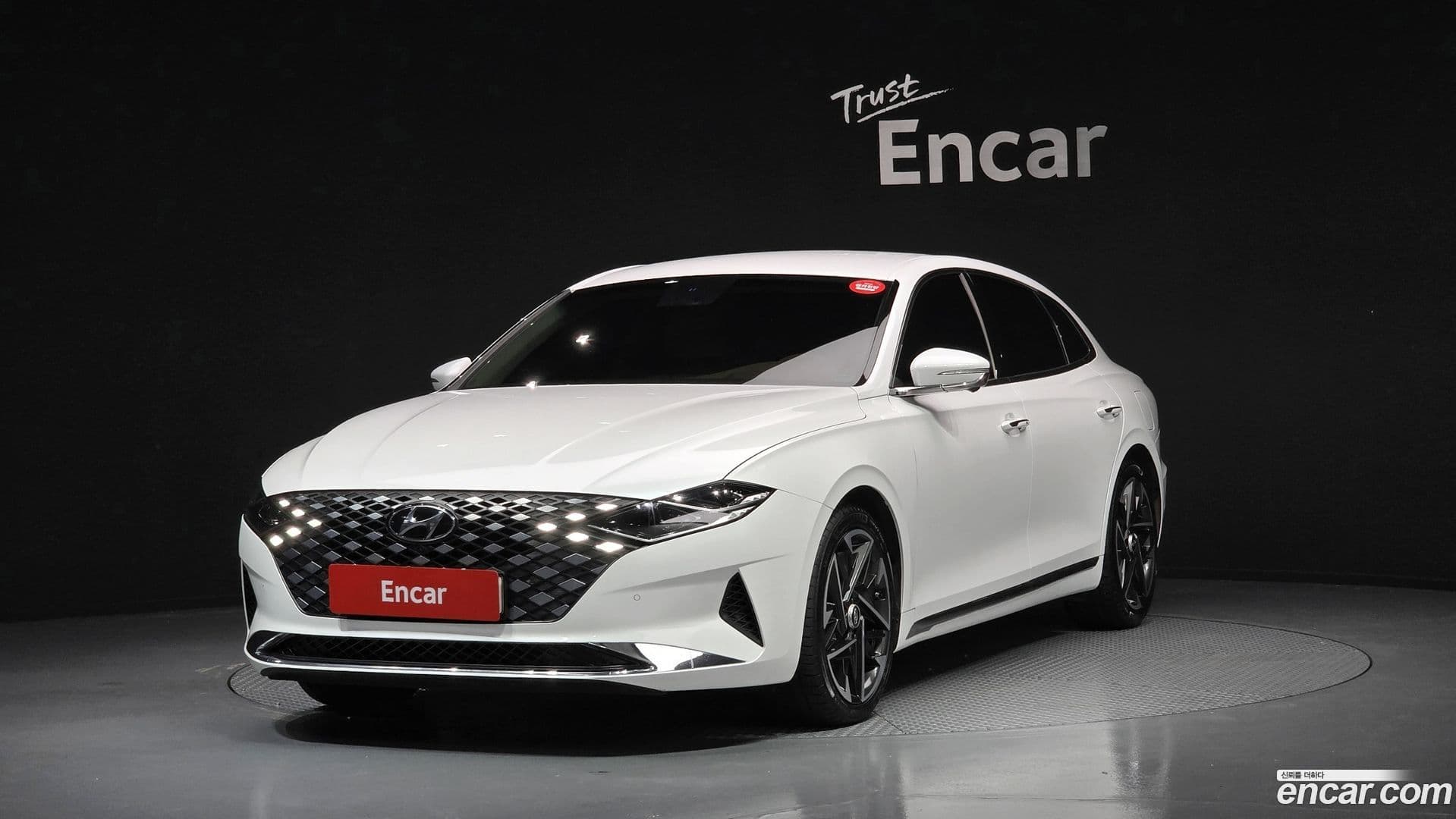 Main__Slider__Photo:Grandeur Hyundai 2022.1-0