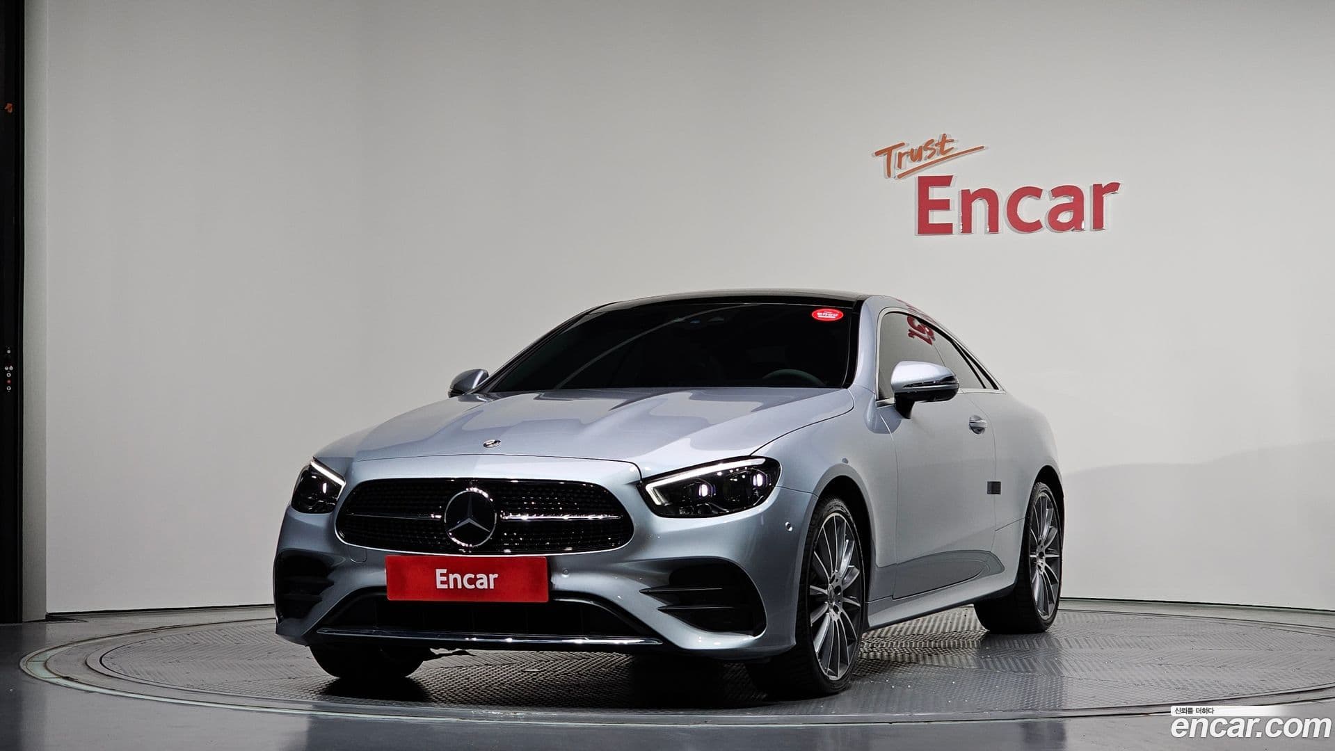 Main__Slider__Photo:E-Class Mercedes-Benz 2023.8-0