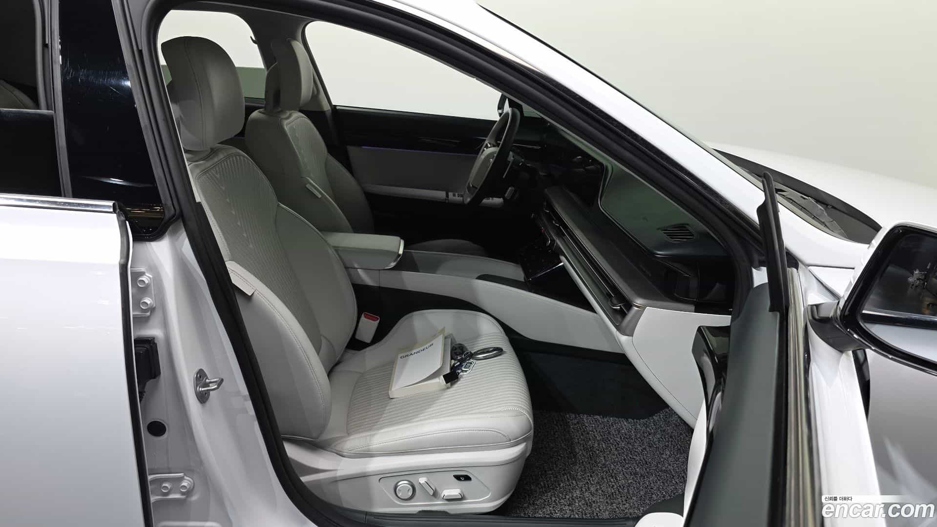 Grandeur Hyundai 2023.4-OPTION-015