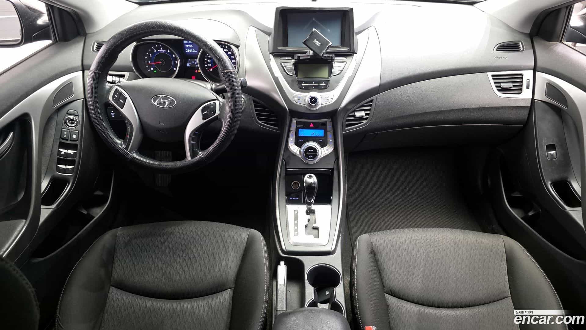 AVANTE Hyundai 2011.10-INNER-007