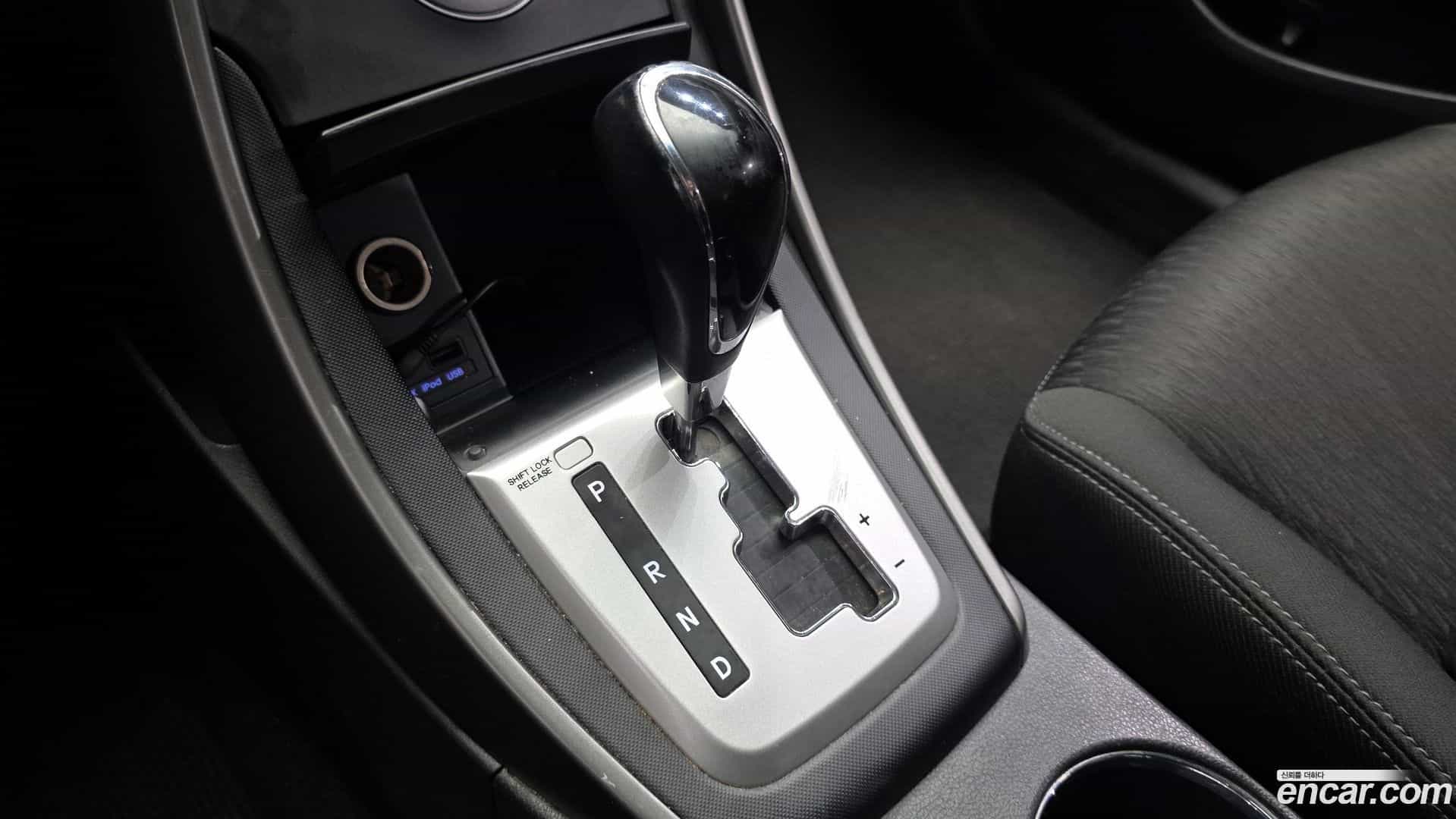 AVANTE Hyundai 2011.10-INNER-009