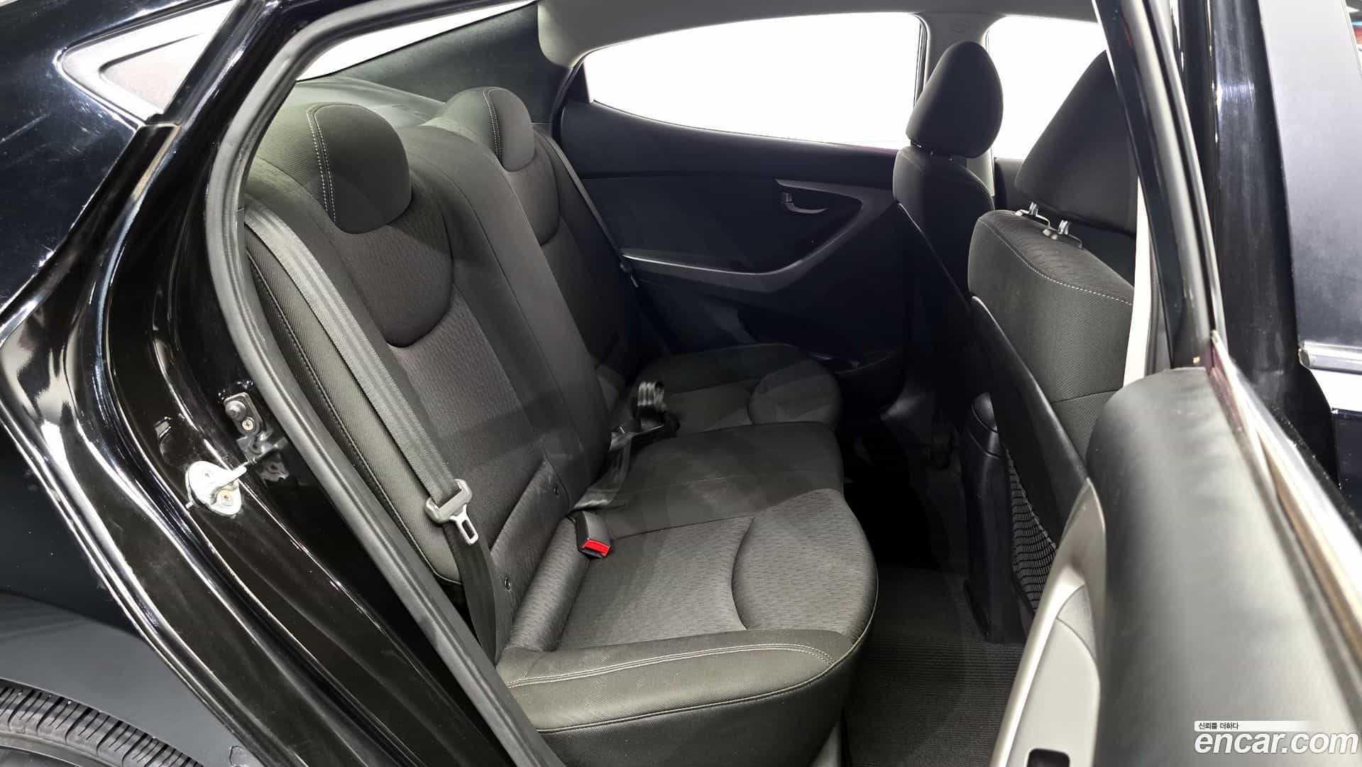 AVANTE Hyundai 2011.10-OPTION-015