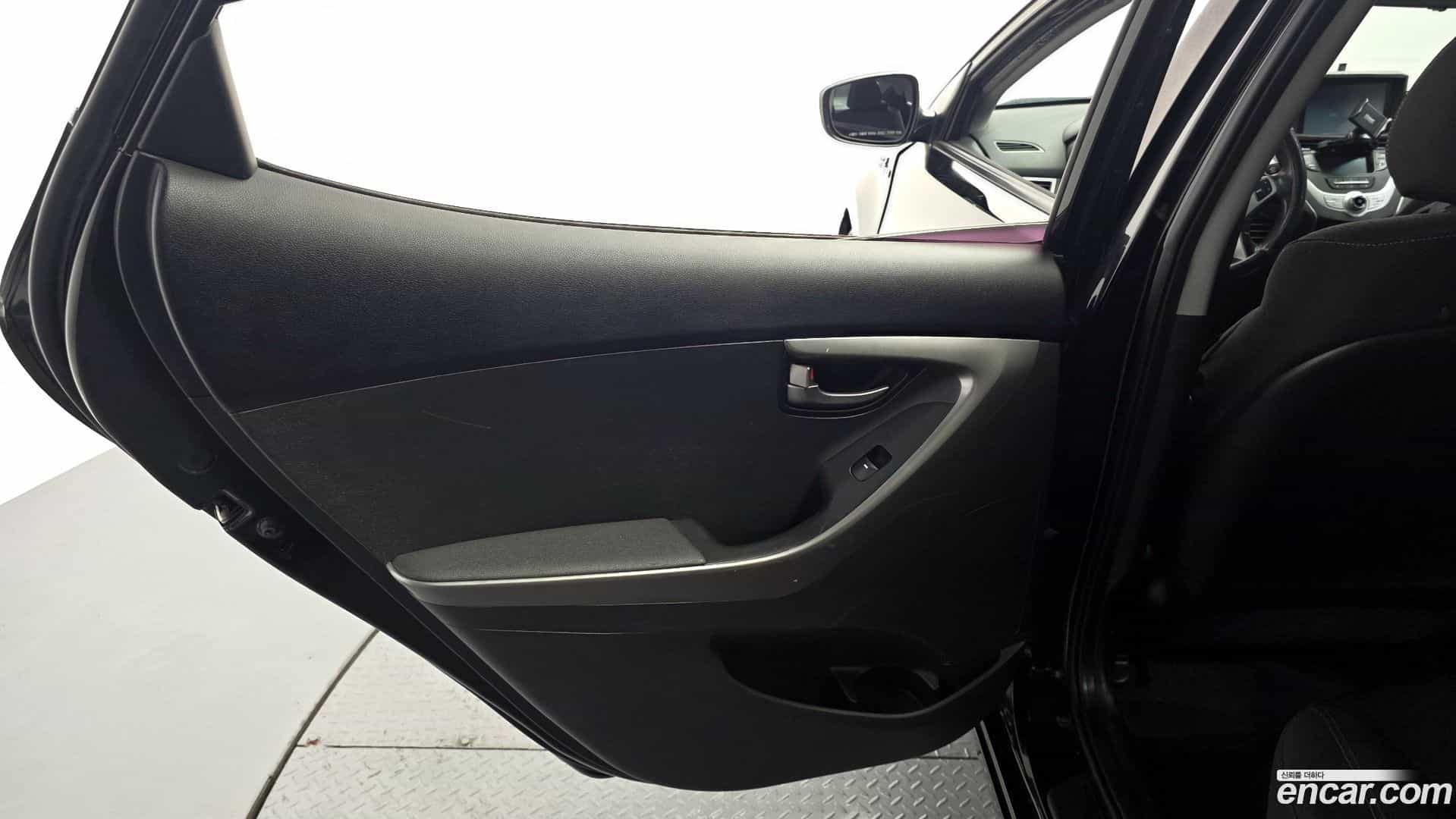 AVANTE Hyundai 2011.10-INNER-035