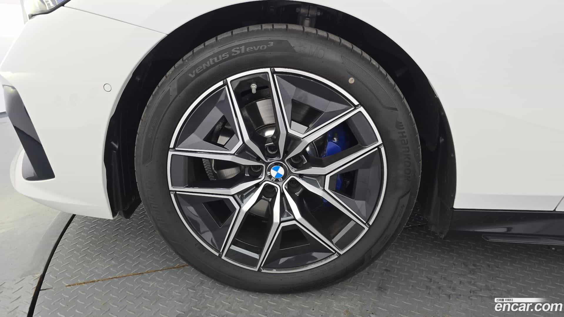 5-Series BMW 2025.9-OUTER-005