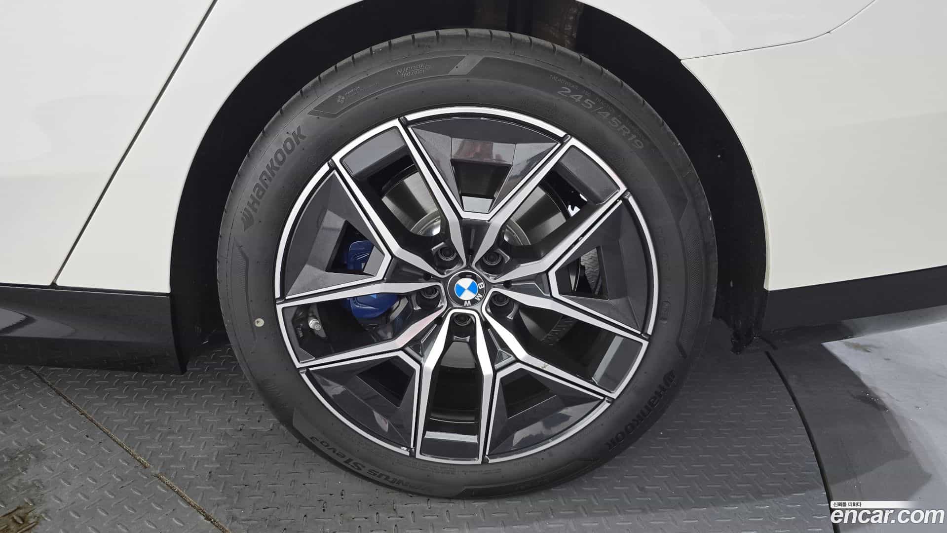5-Series BMW 2025.9-OUTER-031