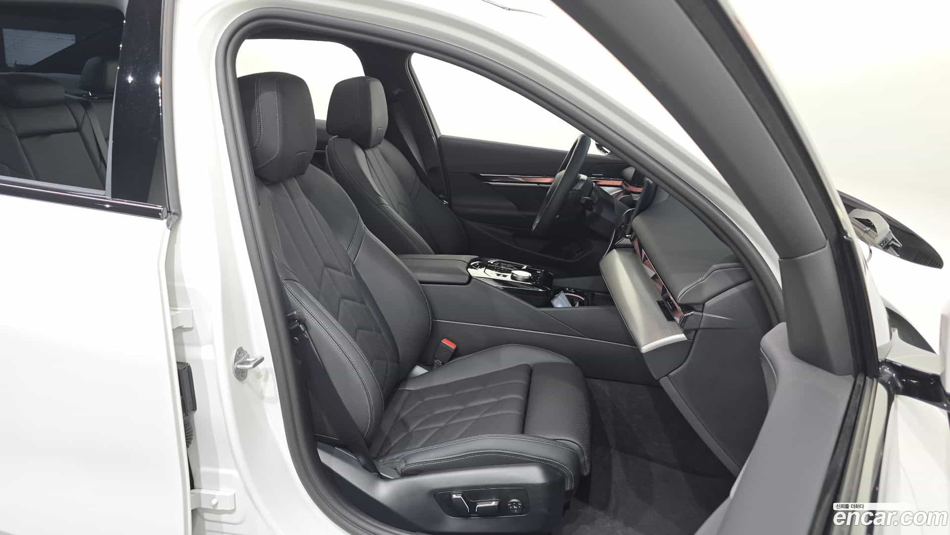5-Series BMW 2025.9-INNER-036