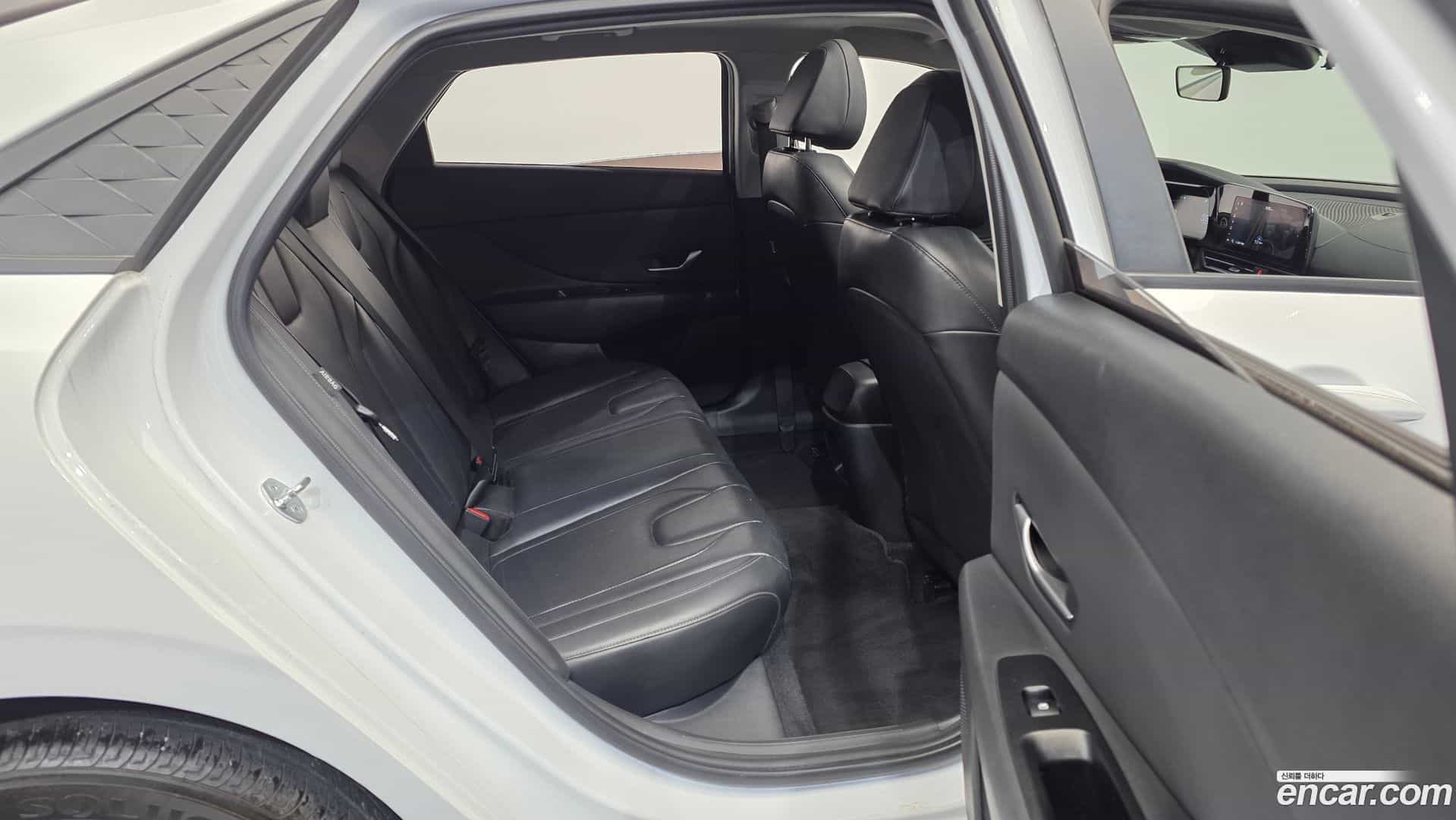 AVANTE Hyundai 2023.5-OPTION-016