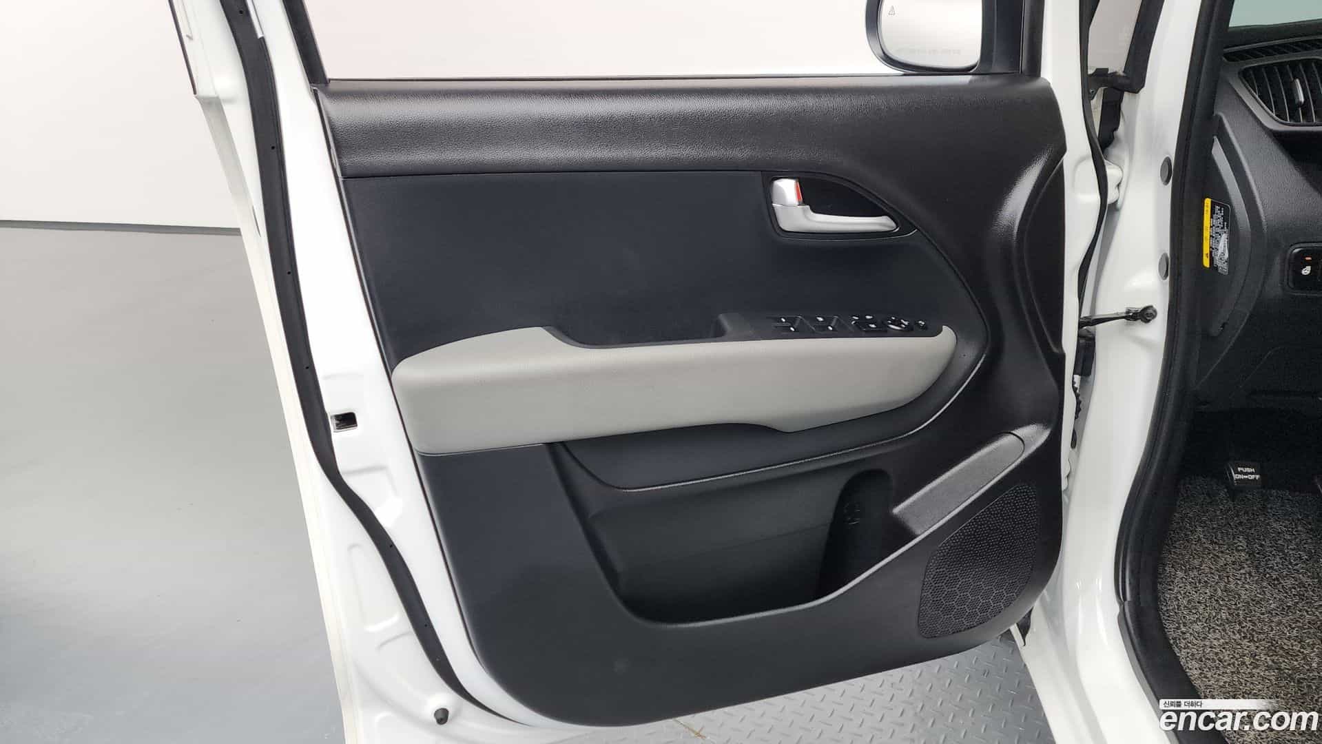 RAY Kia 2022.10-INNER-034