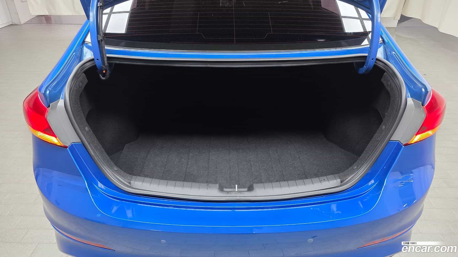 AVANTE Hyundai 2017.9-OPTION-021
