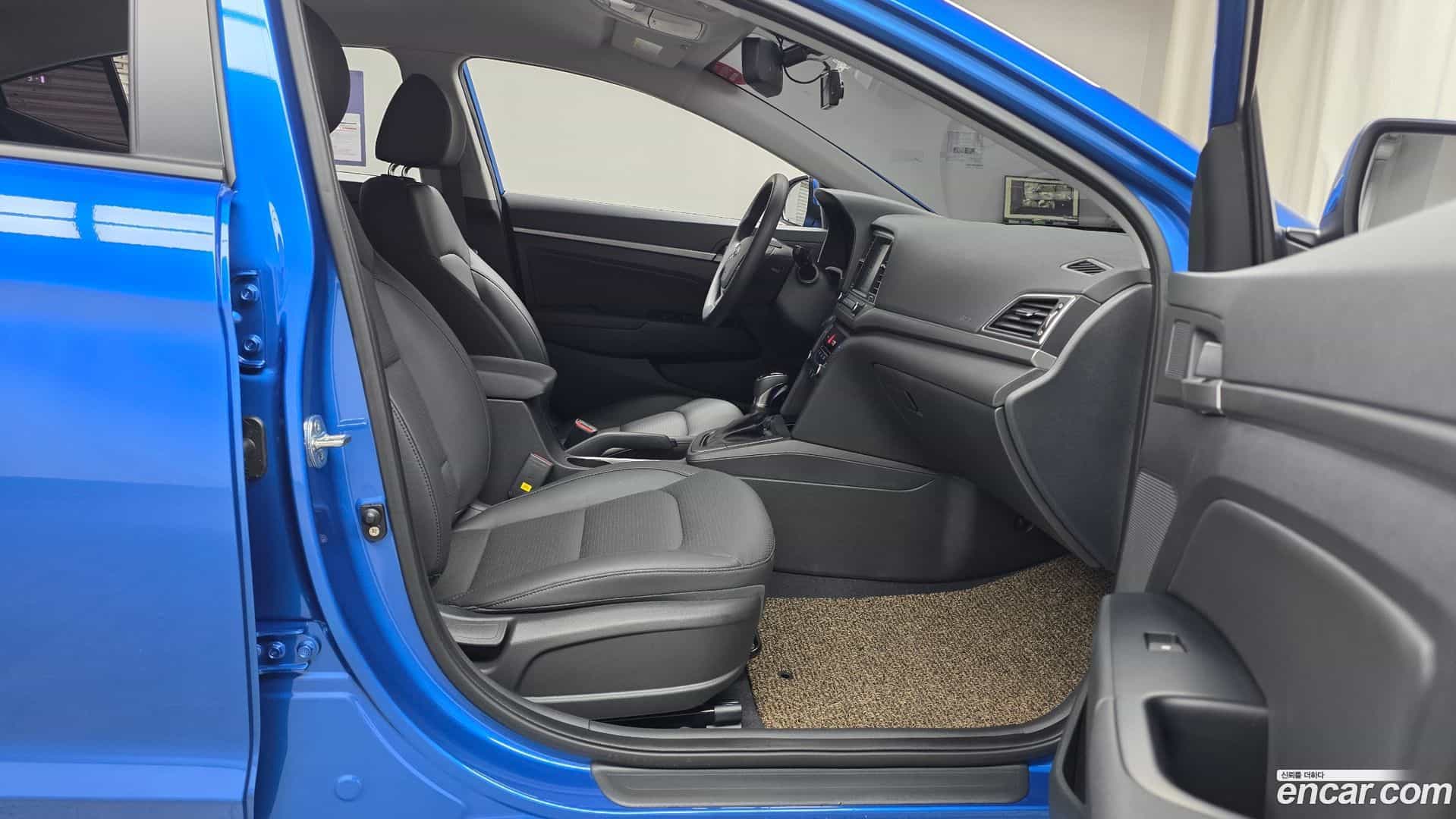 AVANTE Hyundai 2017.9-INNER-036