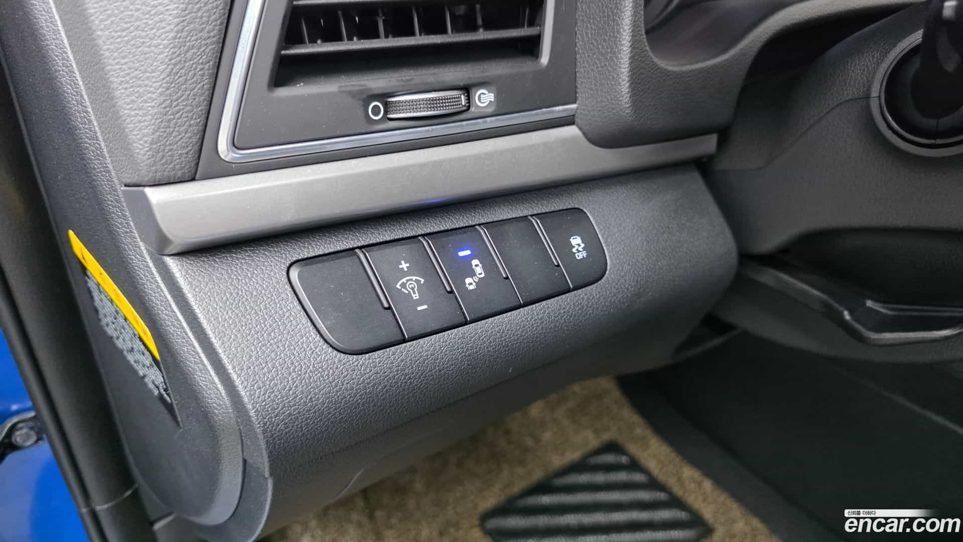 AVANTE Hyundai 2017.9-OPTION-040