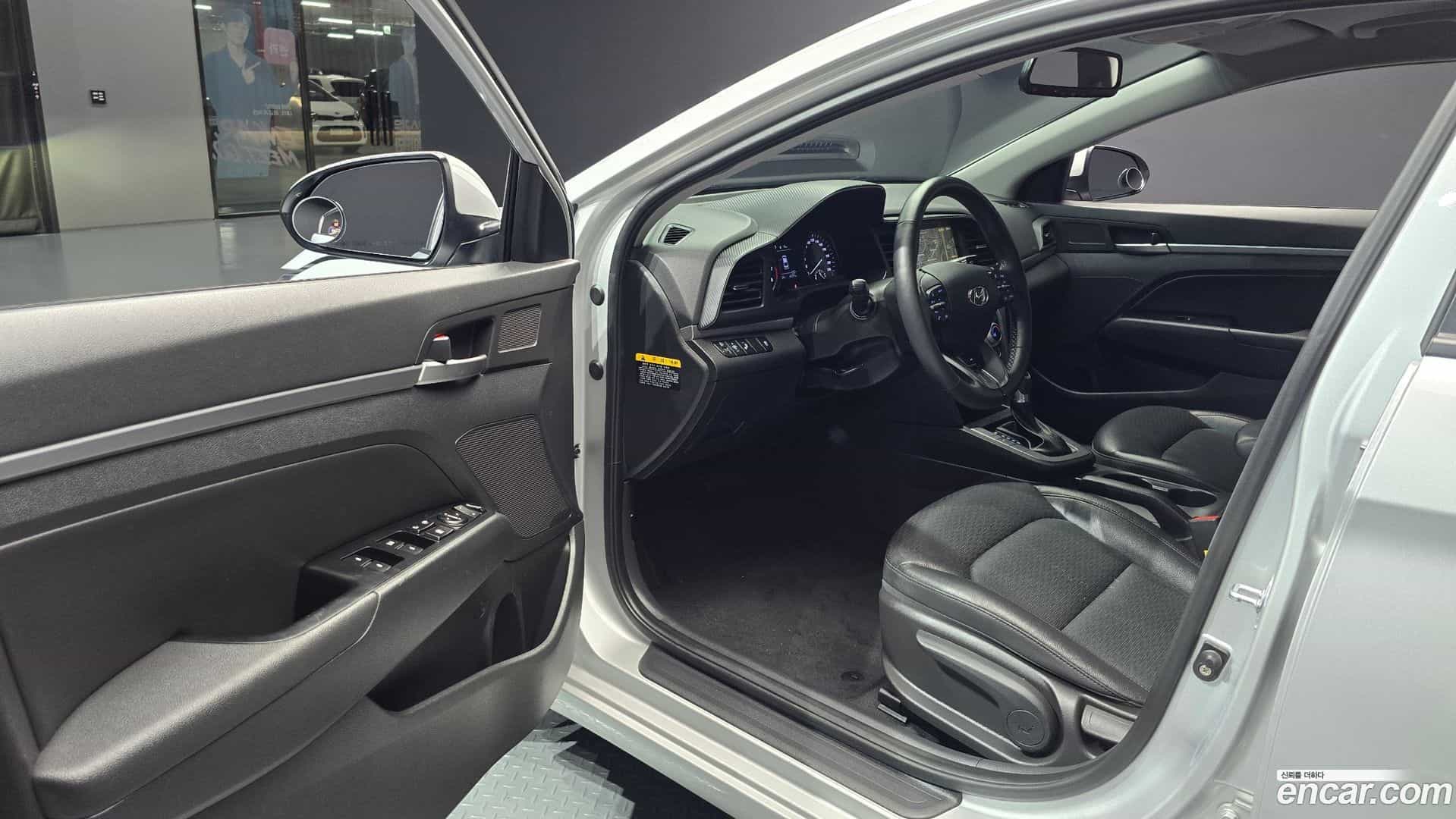 AVANTE Hyundai 2018.8-INNER-010