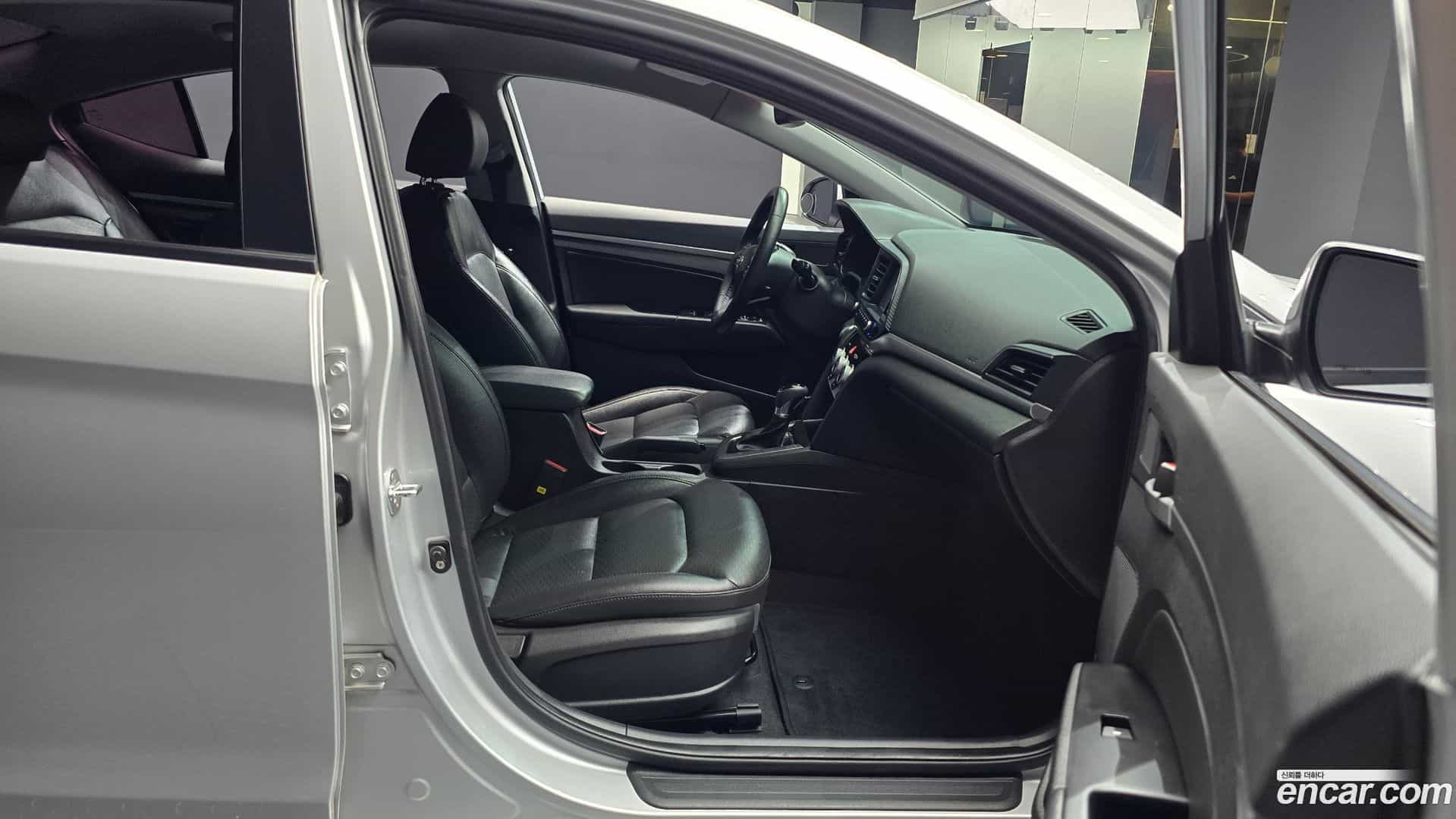 AVANTE Hyundai 2018.8-OPTION-015