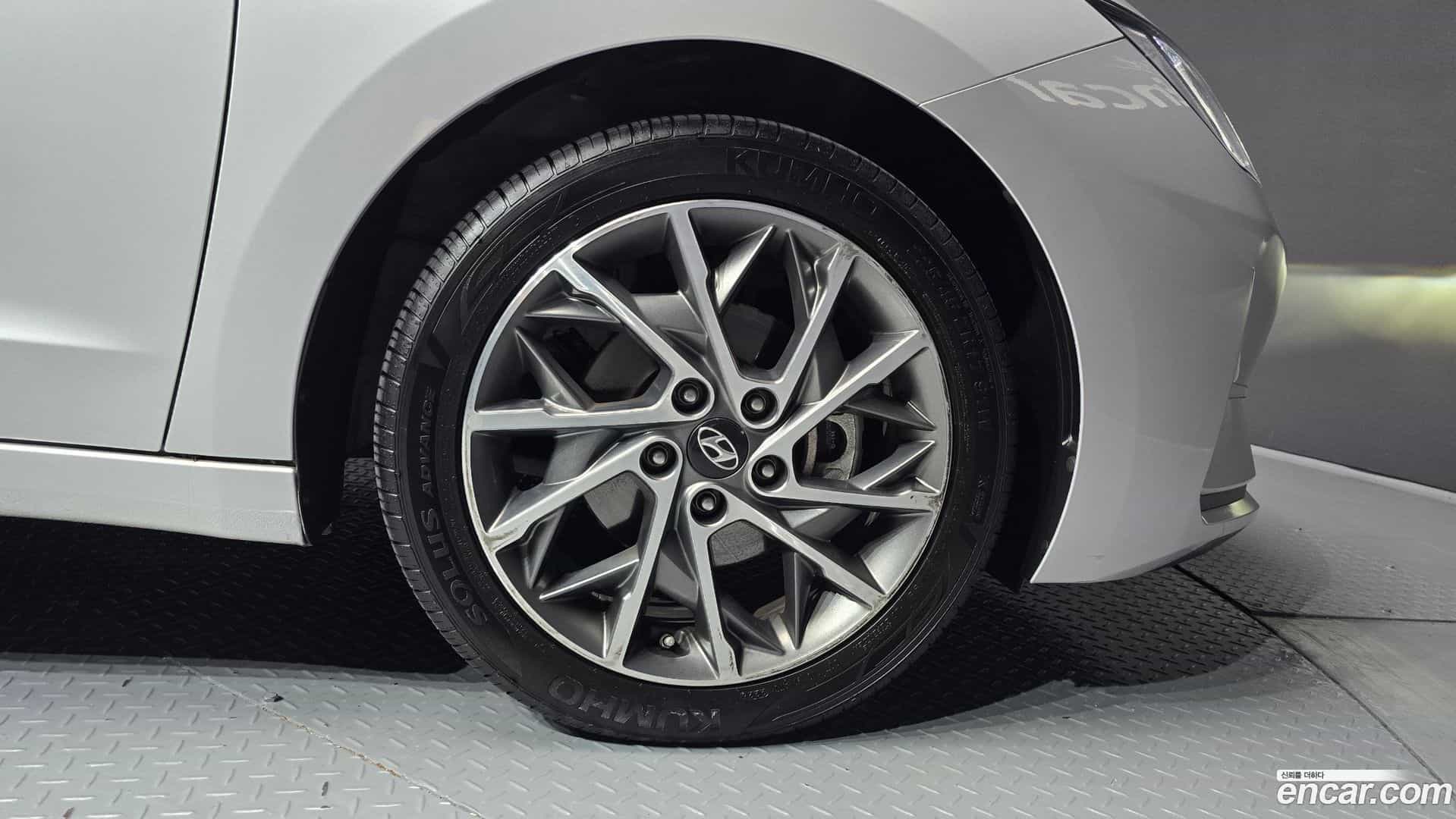 AVANTE Hyundai 2018.8-OUTER-031