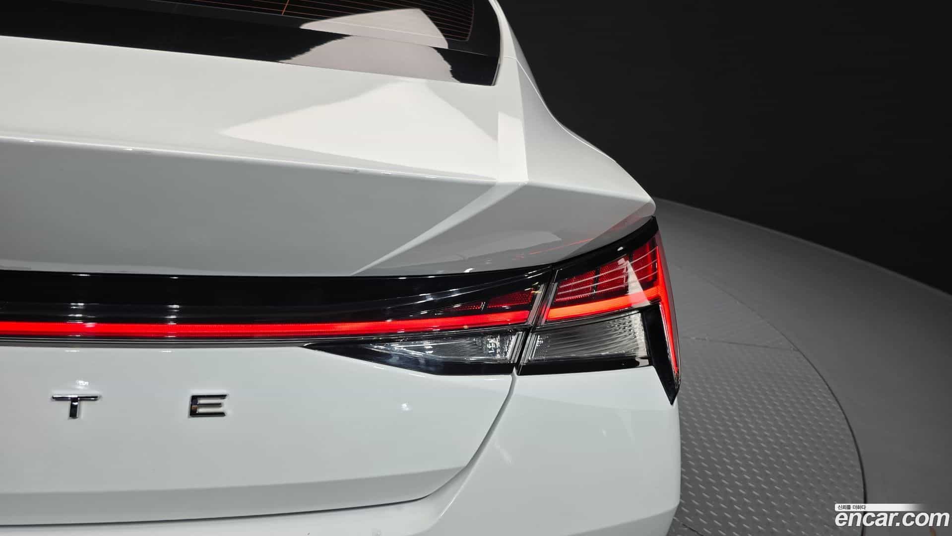 AVANTE Hyundai 2021.0-OUTER-033