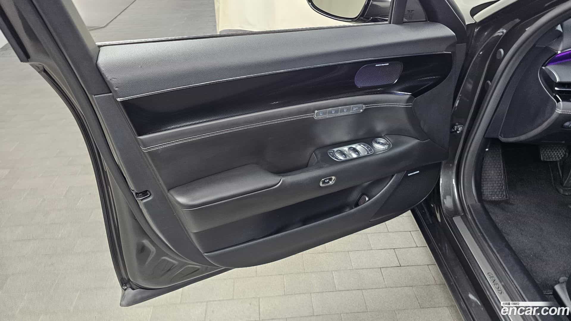 G90 Genesis 2022.1-INNER-034