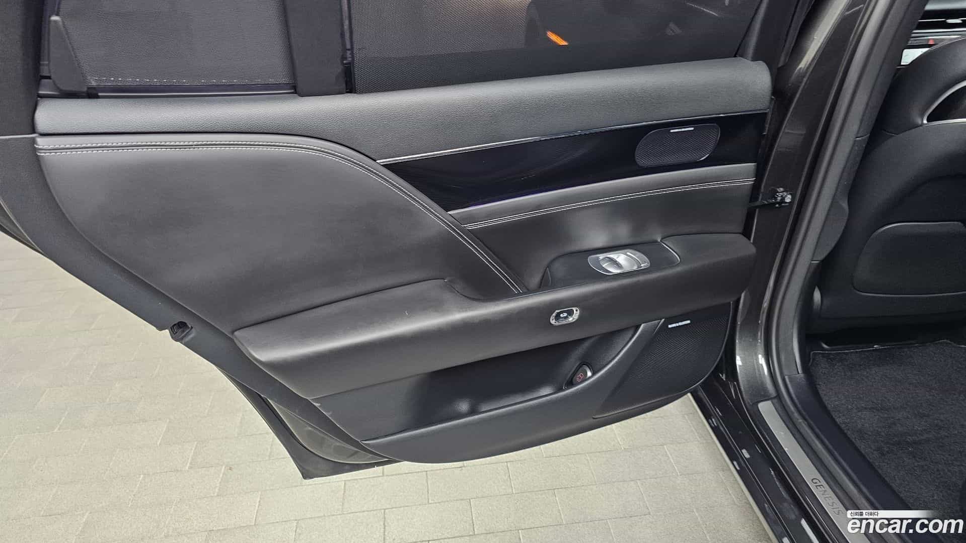 G90 Genesis 2022.1-INNER-035