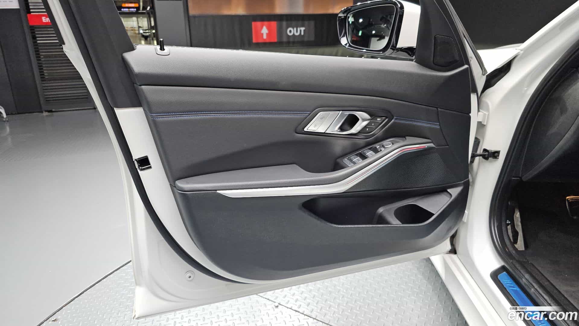 3-Series BMW 2022.2-INNER-034