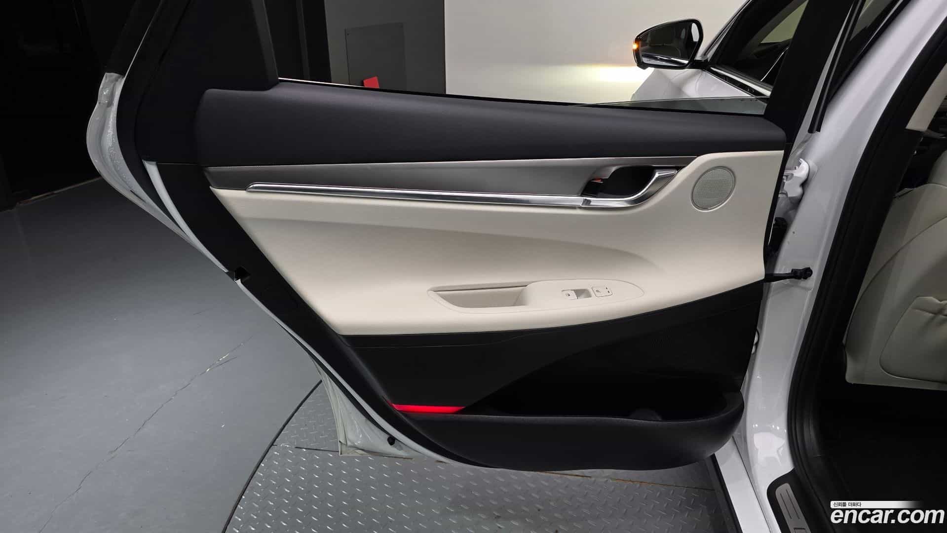 Grandeur Hyundai 2021.11-INNER-035