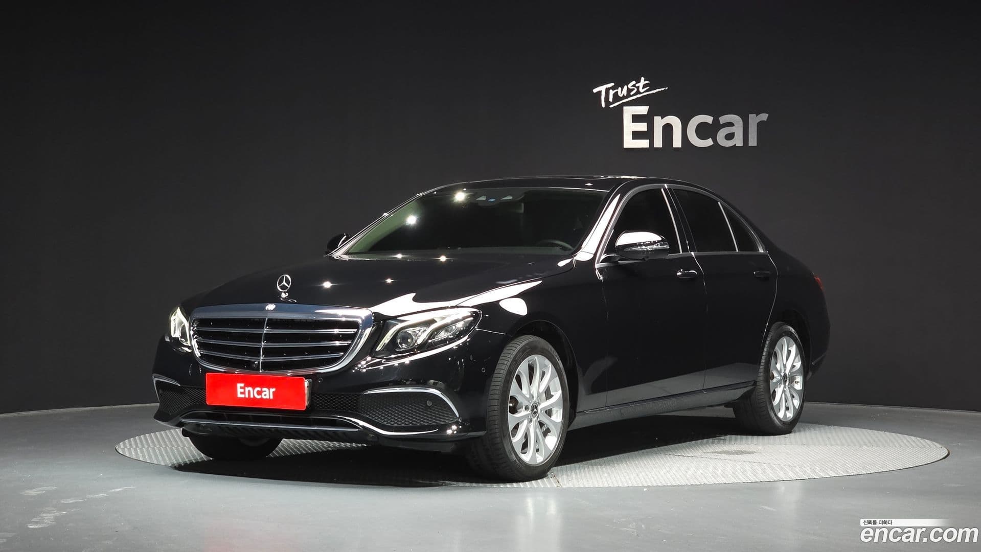 Main__Slider__Photo:E-Class Mercedes-Benz 2018.9-0
