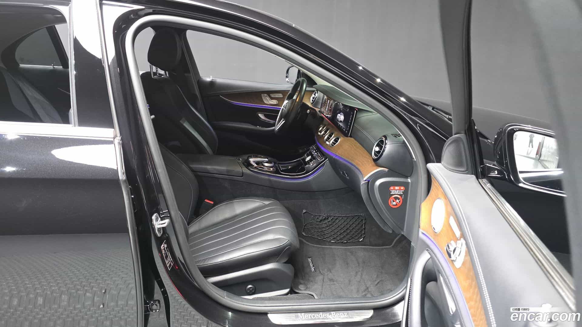 E-Class Mercedes-Benz 2018.9-OPTION-015