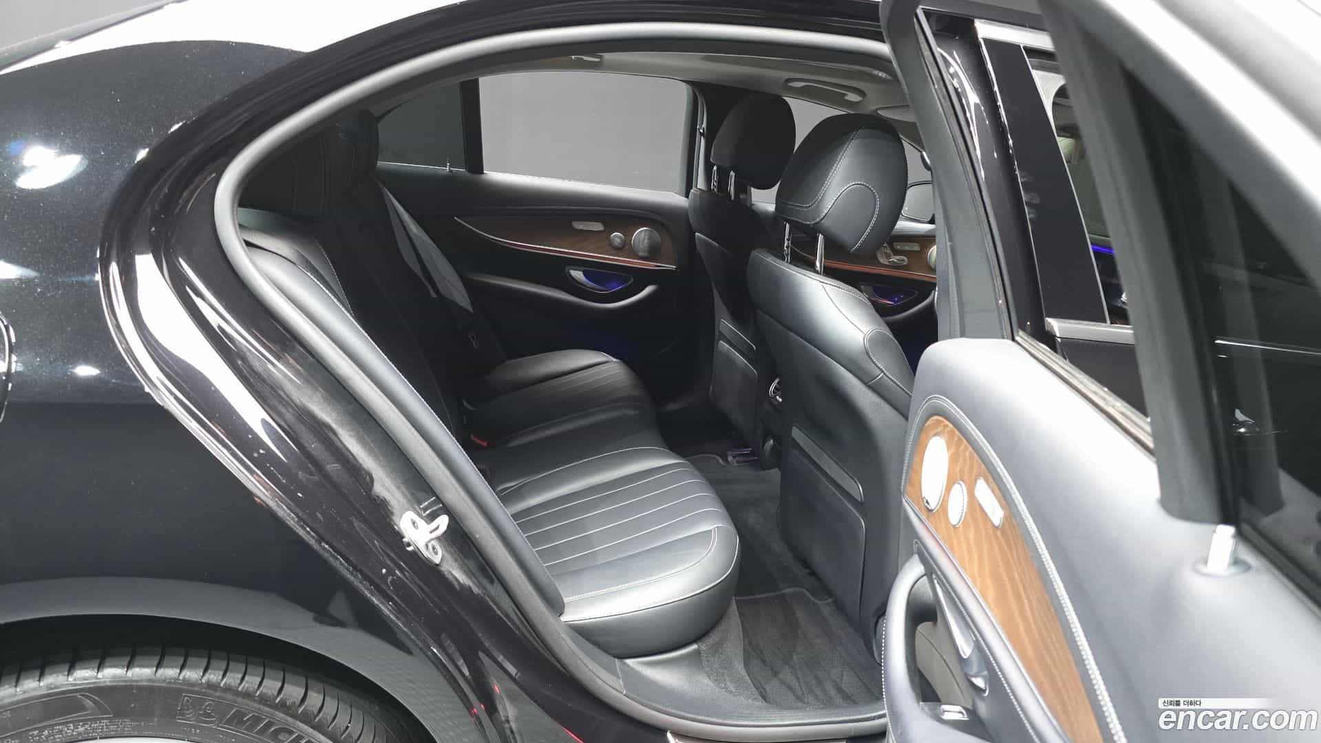 E-Class Mercedes-Benz 2018.9-OPTION-016